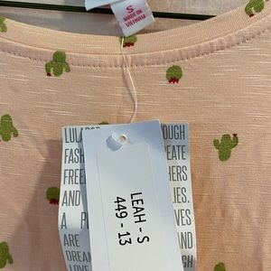 Lularoe “Leah” top